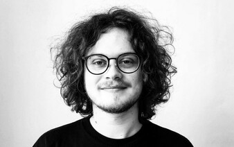 Další expolitik za TOP 09 je odsouzený za znásilnění. Dívku škrtil