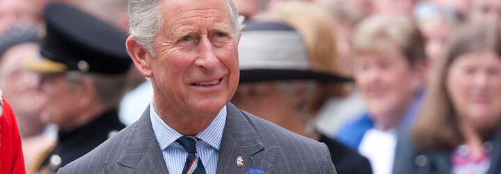 Další skandál v britské královské rodině. Pobočník prince Charlese měl za miliony do nadace nabízet britské občanství a titul