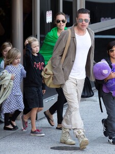 Ďalšia dcéra Angeliny Jolie a Brada Pitta prestala používať priezvisko otca. Deti sa od neho dištancujú