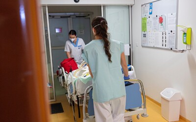 Ďalšia nemocnica hlási nedostatok sestier. Pre kritickú situáciu budú možno v Banskej Bystrici menej operovať