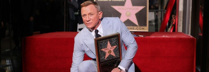 Daniel Craig získal hviezdu na Hollywoodskom chodníku slávy. Rami Malek ho poctil dojemným príhovorom