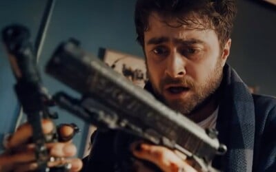 Danielovi Radcliffeovi pripevnili na ruky zbrane. Ak sa nezúčastní šialenej a smrteľnej hry, zabijú ho