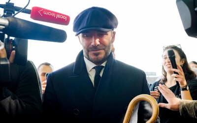 David Beckham čakal až 13 hodín v rade na to, aby mohol vzdať úctu zosnulej kráľovnej Alžbete II. Predbehnúť sa odmietol