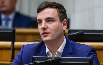 Dávid Dej z PS: Ak mladí vidia, že ich zastupujú ľudia, ako mladý Kaliňák alebo Bartek, nečudo, že sa necítia vypočutí (Rozhovor)