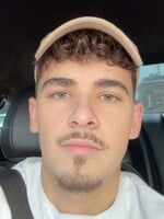 David se po maturitě přestěhoval do Dubaje: V bytě jsem měl plíseň a šváby, na Tinderu najdeš hlavně eskort