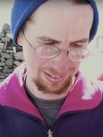David umíral několik hodin pod Mount Everestem: prošlo kolem něj téměř 40 horolezců, ale nikdo mu nepomohl