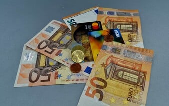 Demokrati predložili návrh na nový príspevok. Rodičia prvákov by mohli dostať o 20 eur navyše