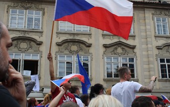 Demonstrace v Praze: Protestující žádají demisi vlády, přišlo 70 tisíc lidí (Aktualizováno)