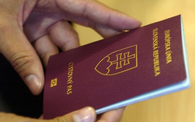Desaťtisíce Slovákov majú chybné pasy, štát mnohých ani neupozornil. Skontrolovať si ich môžu aj sami
