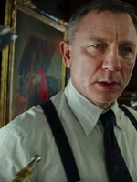 Detektív Daniel Craig vyšetruje hviezdne obsadenú rodinu podozrivých v štýlovej kriminálke od režiséra The Last Jedi