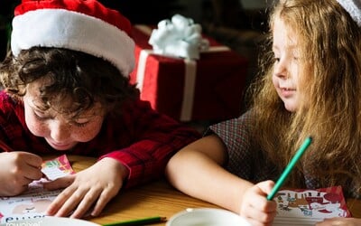 Deti môžu písať listy s prianím Ježiškovi, ktorý odpovie a pošle darček. Slovenská pošta dnes spustila Vianočný projekt 
