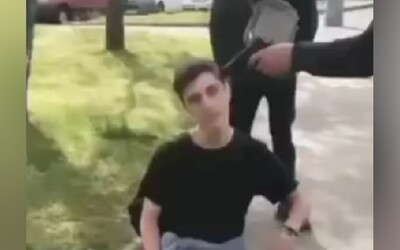 Dětský „gang“ v Praze napadl mladíka, u hlavy mu držel pistoli