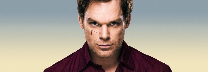 Dexter se raduje z nové oběti, kterou připoutal ke stolu. Seriálový vrah je zpět 
