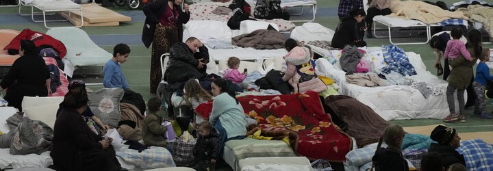 Dezinformátoři vydělávají na lžích o ukrajinských uprchlících. Šíří narativ, že jsou nevděční a plýtvají jídlem