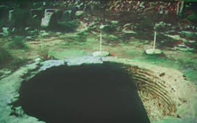 Diablova jama: diera v zemi hlboká tisícky metrov údajne dokáže vzkriesiť mŕtvych. Ľudí šachta fascinuje, zvieratá sa jej boja