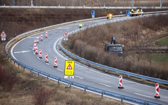 Diaľničiari plánujú najbližšie mesiace rekonštruovať diaľnicu D1 smerom z Bratislavy. Vodiči by sa mali pripraviť na obmedzenia