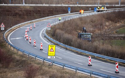 Diaľničiari plánujú najbližšie mesiace rekonštruovať diaľnicu D1 smerom z Bratislavy. Vodiči by sa mali pripraviť na obmedzenia