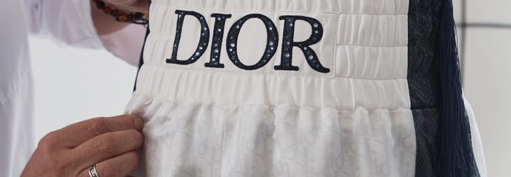Dior čelí kritice z rasové diskriminace za svou „divokou kočičí kampaň“ 