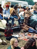 Dnes je 50. výročí legendárního festivalu Woodstock. Jak to vypadalo během čtyř dní míru a lásky?