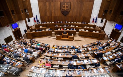 Dnes sa dostaneš na miesto, kde kapitán Danko bozkával výložky. V parlamente je deň otvorených dverí