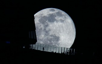 Dnes večer můžeš pozorovat polostínové zatmění Měsíce v úplňku. Kde ho uvidíš nejlíp?