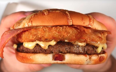 Dnes začína populárna syrová sezóna v McDonald's. Koľko minút musíš behať, aby si spálil kalórie Swiss Kingu a Cheese Kingu?