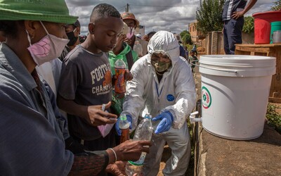 Do Afriky se prý koronavirus blíží plnou rychlostí. Provincie v JAR upozorňuje, že má kapacitu až 1,5 milionu hrobů