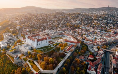 Do Bratislavy prišlo na jar 10-krát viac turistov ako na jar roku 2021. Úroveň spred pandémie je však ešte ďaleko