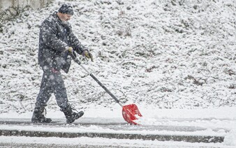 Do Česka přichází nový sníh, napadnout může v těchto krajích