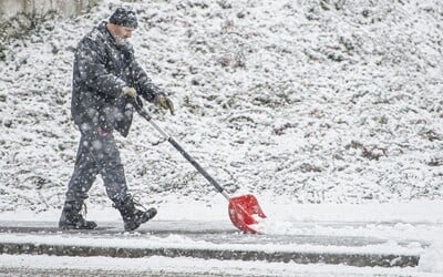 Do Česka přichází nový sníh, napadnout může v těchto krajích