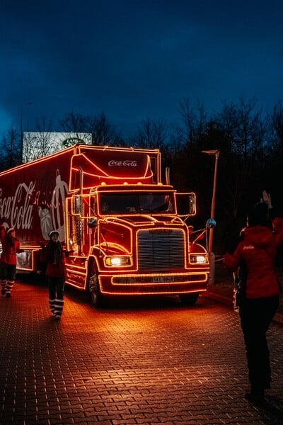 Do Česka přijíždí vánoční Coca-Cola kamion. Na chystané akci se vyberou peníze pro charitu