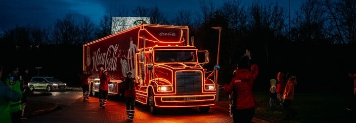 Do Česka přijíždí vánoční Coca-Cola kamion. Na chystané akci se vyberou peníze pro charitu