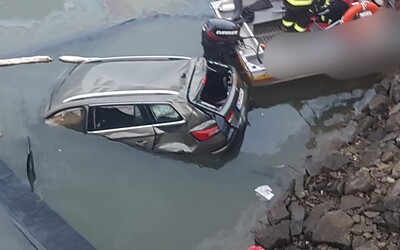 Do Oravskej priehrady spadlo auto z mosta, jeden človek zahynul