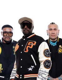Do Prahy přijela devadesátková pouť. Přivezli ji Black Eyed Peas (Reportáž)