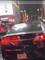 Do demonstrantů #blacklivesmatter v New Yorku vrazilo auto