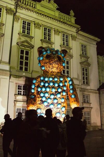 Do slovenských miest opäť prichádza festival Biela Noc. Témou tohto roka rezonuje útok na slobodnú kultúru