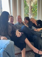 Dojemné fotky chorého Brucea Willisa. Demi Moore dovolila nahliadnuť do súkromia jej chorého exmanžela