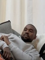 Dokument o Kanye Westovi odhaľuje temné zákulisie jeho zdravotných problémov. V traileri je aj Kim Kardashian