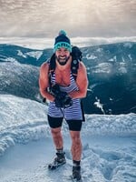 Dominik zdolává hory bez oblečení: Chce dobýt Mount Vision na Antarktidě, kde je až -50 stupňů Celsia. „Vše je o hlavě,“ říká