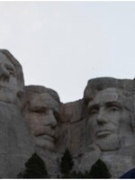 Donald Trump by rád videl svoju tvár vytesanú do legendárnej hory Rushmore