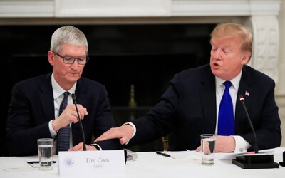 Donald Trump nazval šéfa Apple „Tim Apple“. Akoby zabudol, že sa v skutočnosti volá Tim Cook