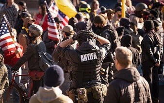 Donald Trump vs. Antifa. Co to je, jak funguje a proč právě teď budí tolik emocí?