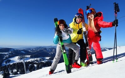 Donovaly ti okrem kvalitnej lyžovačky ponúkajú paragliding aj psie záprahy. Pozri sa, čo všetko tam môžeš zažiť