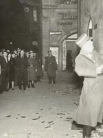 Doposiaľ nevidené fotky zachytávajú prvé chvíle holokaustu. Takto nacistické Nemecko spustilo pogrom proti Židom