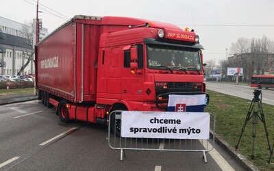Doprava na Slovensku bude v piatok kolabovať. Autodopravcovia blokujú celú krajinu, ktorou bude prechádzať megabager z Prešova
