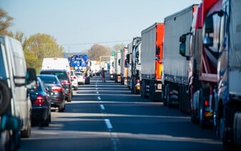 Dopravní kolaps v Brně: Na MotoGP se hrnuly tisíce lidí, parkovací místa se rychle zaplnila