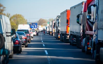 Dopravní kolaps v Brně: Na MotoGP se hrnuly tisíce lidí, parkovací místa se rychle zaplnila