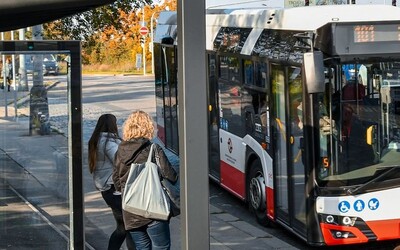 Dopravní podnik v Praze rozprodává vozový park. Koupit si můžeš třeba autobus