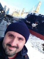 Dôstojník Adrián riadil obrovské nákladné lode: „Zarábal som tisícky eur, uviazol v ľade na 3 dni a plavil sa na bahne v Amazonke“