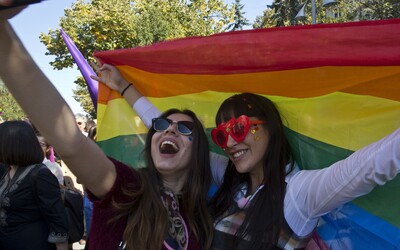Dotácie pre projekty LGBTI organizácií na Slovensku boli zastavené. Následky pocíti aj Dúhový PRIDE Bratislava